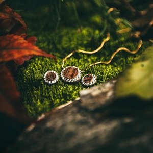 Set loveckých šperků z paroží TETRAO ve zlaté barvě - náhrdelník + náušnice kroužek