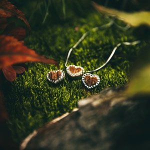 Set loveckých šperků z paroží TETRAO ve zlaté barvě - náhrdelník + náušnice srdíčko